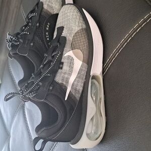 New Nike Air max / da 1923 / black smoke Grey and white / size 7